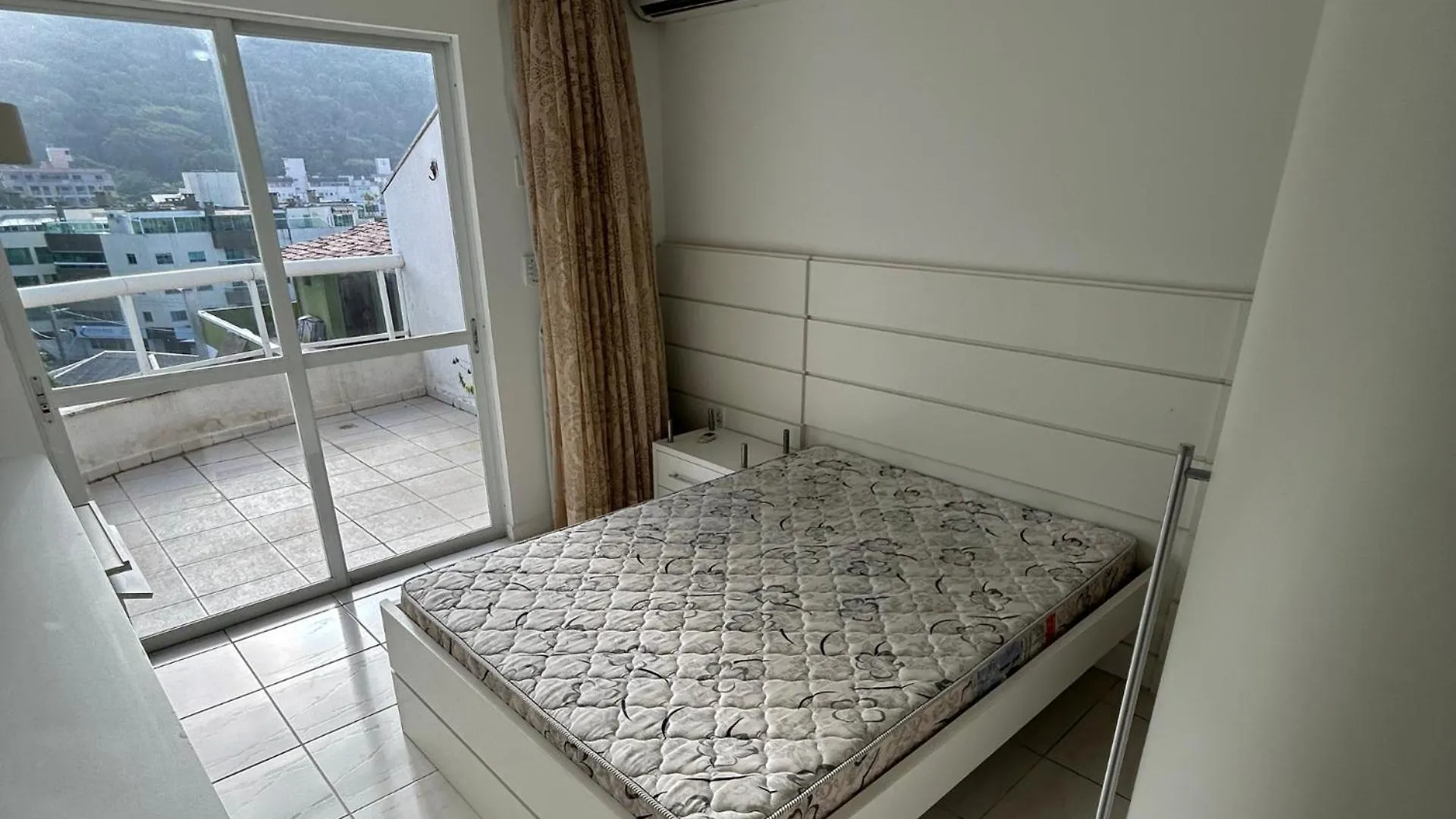 Kontakt z Cobertura Com Piscina E Vista Mar